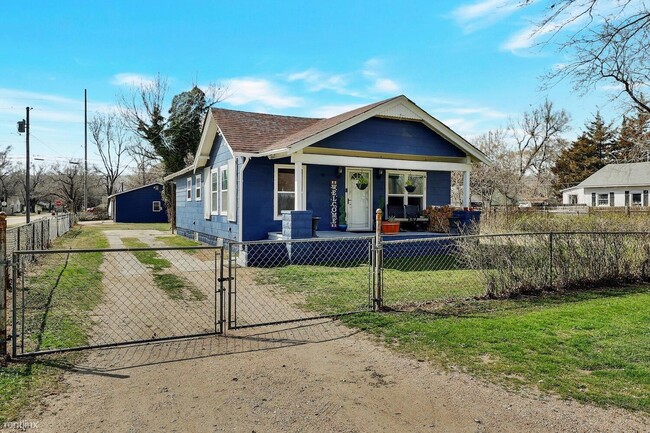 Building Photo - 2 br, 2 bath House - 3101 N Shelton St