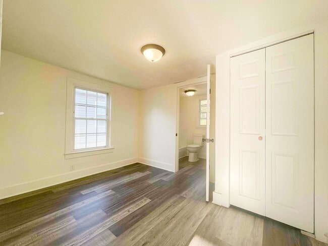 Building Photo - Picturesque One Bedroom House on Morgan St...