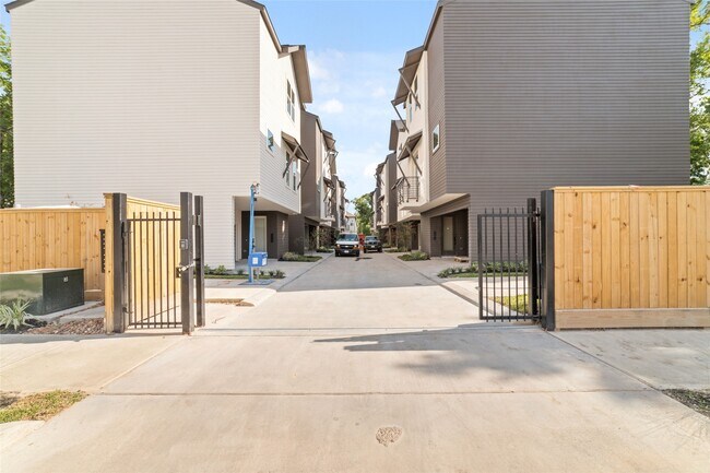 Building Photo - 861 Rachel St