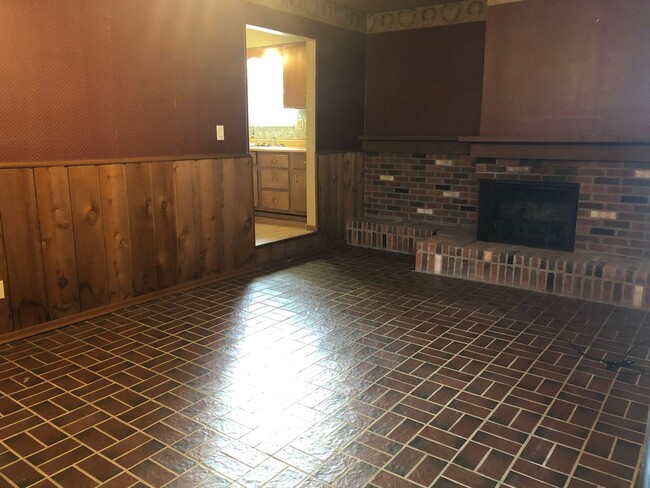 Building Photo - Beautiful Family Home