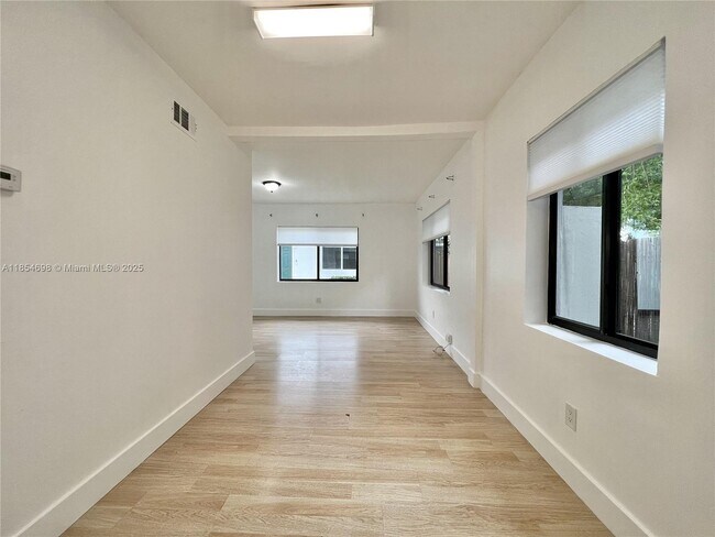 Foto del edificio - 877 80th St