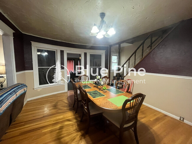 Building Photo - 284 S Ridge Ave