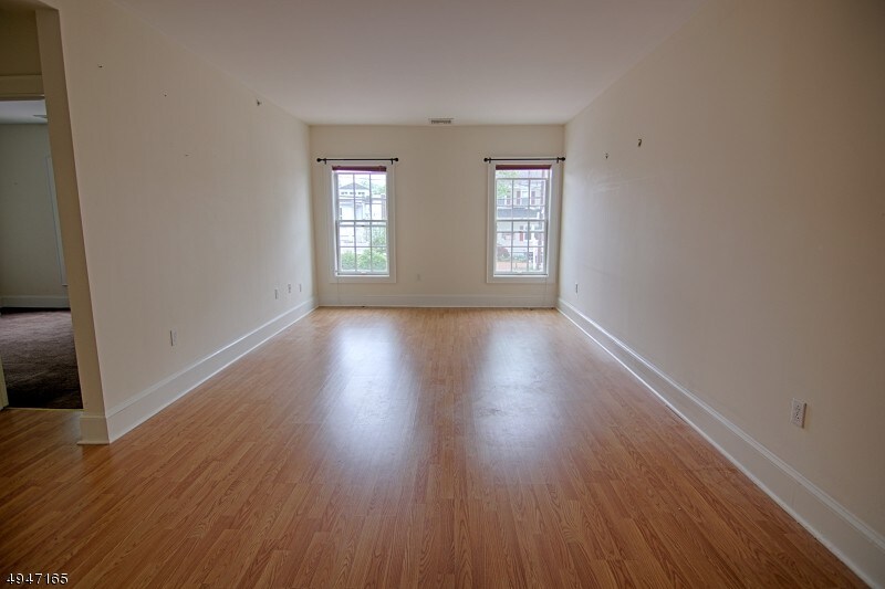 Primary Photo - 52 S Finley Ave