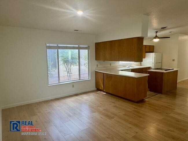 Foto del edificio - 280 N Sunflower Dr