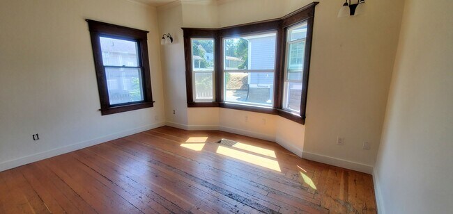 Building Photo - Pre-leasing - 4bd/2ba