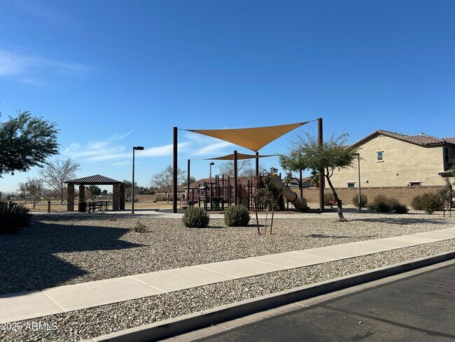 Foto del edificio - 17778 W Hadley St