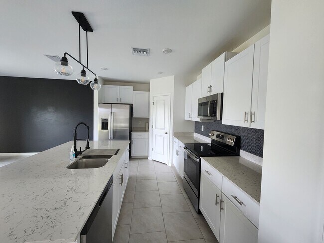 Foto del edificio - Beautiful New Construction Spacious Home in Savannah Lakes Community