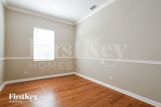 Building Photo - 3010 Linmont Ln