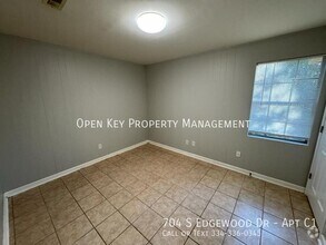 Building Photo - 704 S Edgewood Dr