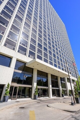 Primary Photo - 4343 N Clarendon Ave