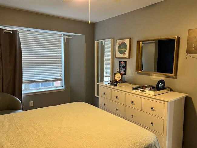 Foto del edificio - 2049 Chastain Park Ct NE