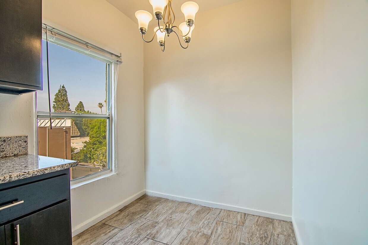 Foto principal - 921 S Bonnie Brae St Los Angeles, CA 90006