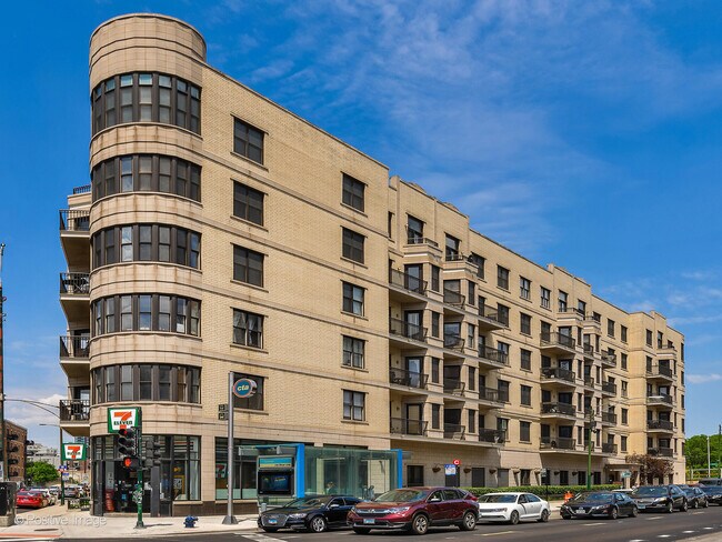Building Photo - 520 N Halsted St