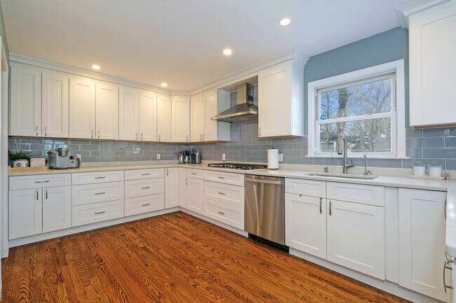 Building Photo - 221 Mamaroneck Rd