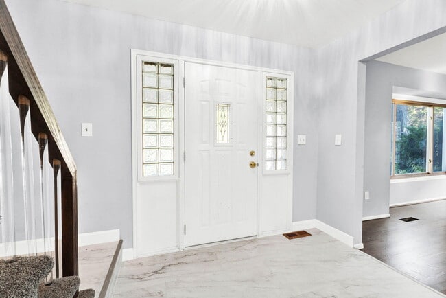 Foto del edificio - 6624 Mellow Wood Ln