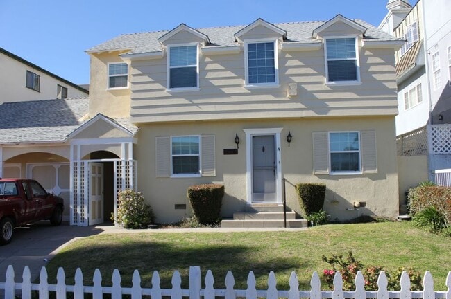 Building Photo - 429 N Doheny Dr