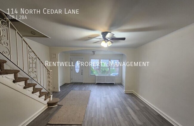 Foto del edificio - 114 N Cedar Ln