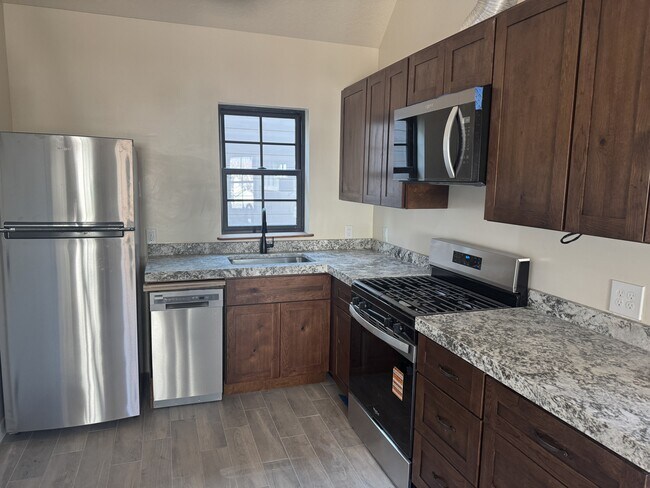 Foto del edificio - 4621 Locust Ln E