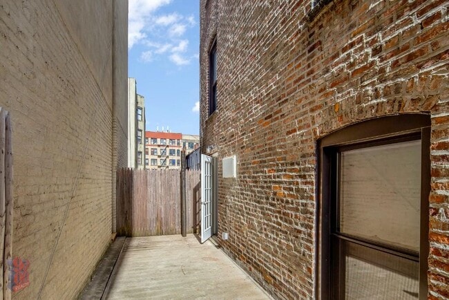 Building Photo - 1590 Lexington Ave
