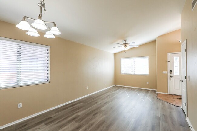 Foto del edificio - 7016 W Dupont Way