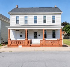 Building Photo - 1037 Spruce St