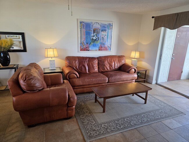 Foto del edificio - 7701 Starkey Rd