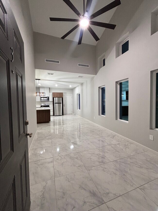 Foto del edificio - 703 Pedro St