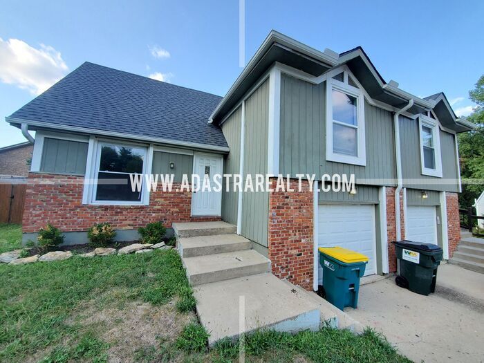 Primary Photo - Beautiful Lenexa Duplex-Showing NOW!!