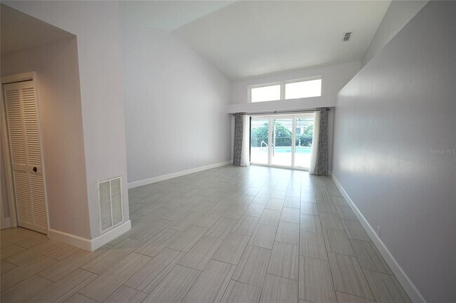 Building Photo - 167 Woodcreek Dr W