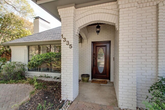 Building Photo - 1335 Glen Cove