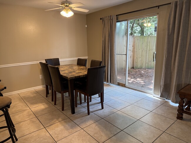 Foto del edificio - 6701 Dickens Ferry Rd