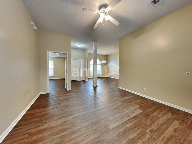 Foto del edificio - 420 Roberts Way