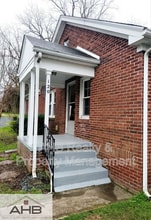 Building Photo - 120 Markham St