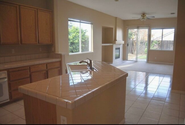 Building Photo - 111 Lembi Dr