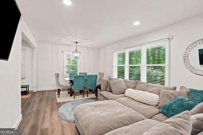 Foto del edificio - 581 Meadowbrook Dr SE