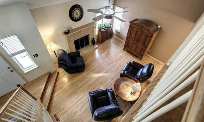 Living Room - vaulted ceilings - 37677 Sable Ridge Rd