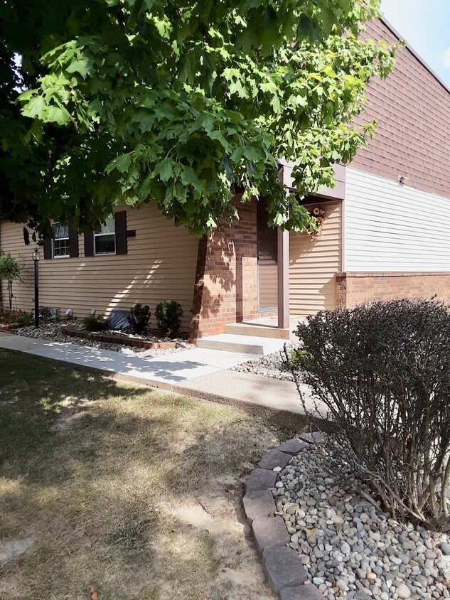 4 Dorset Ct, Edwardsville, IL 62025 Condo for Rent in Edwardsville