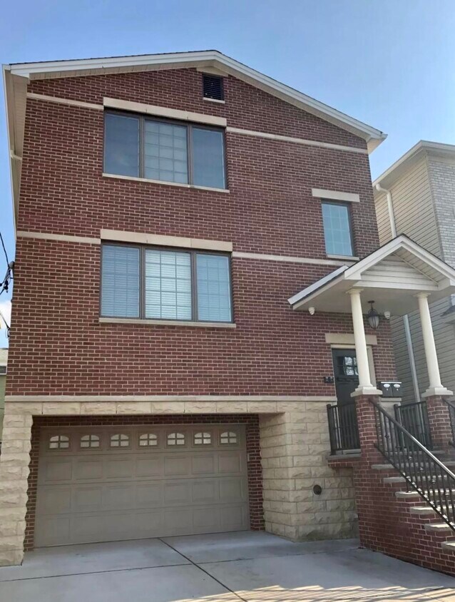 Primary Photo - 244 Avenue B
