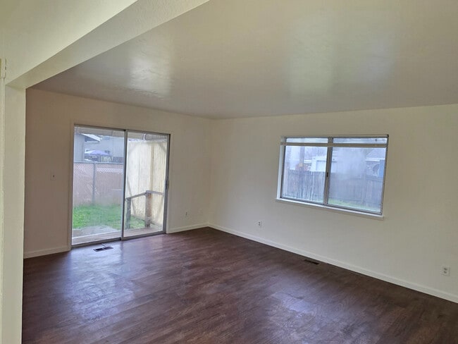 Building Photo - 231 Hawthorne St