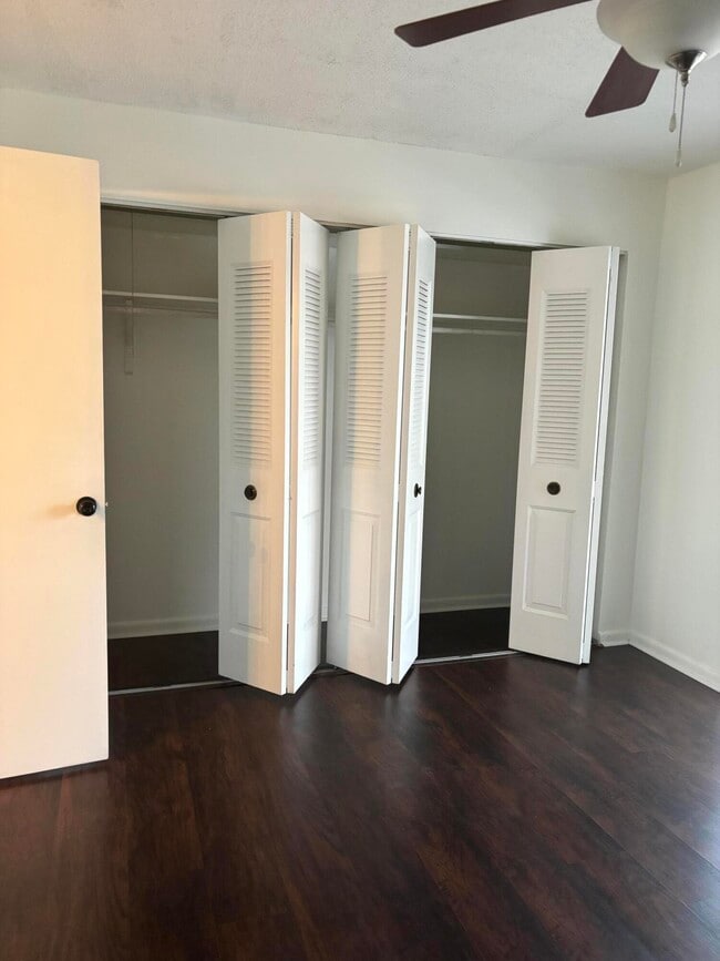 Building Photo - 106 Windsor E