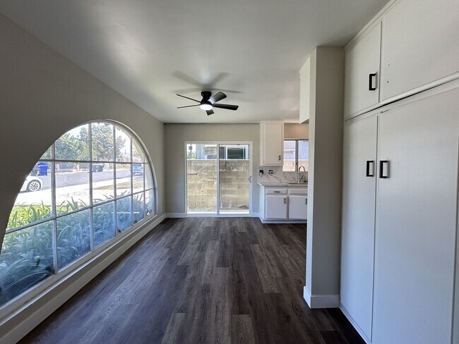 Building Photo - Completely Remodeled 3 Bed 2 Bath Apartment in La Habra