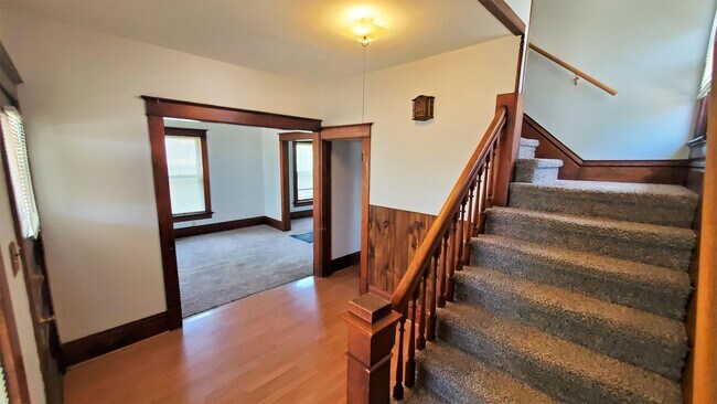 Foto del edificio - 718 10th Ave SW
