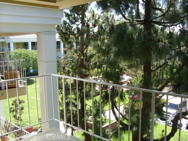 Foto del edificio - 100 Scholz Plaza