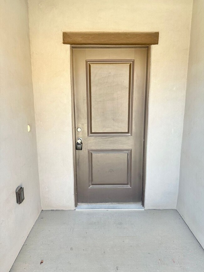 Foto del edificio - Great townhome in Little Valley Area. Pric...