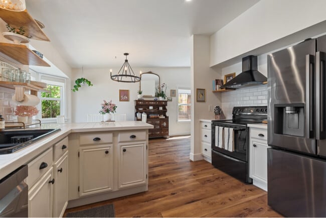 Building Photo - 8665 Strutter Way