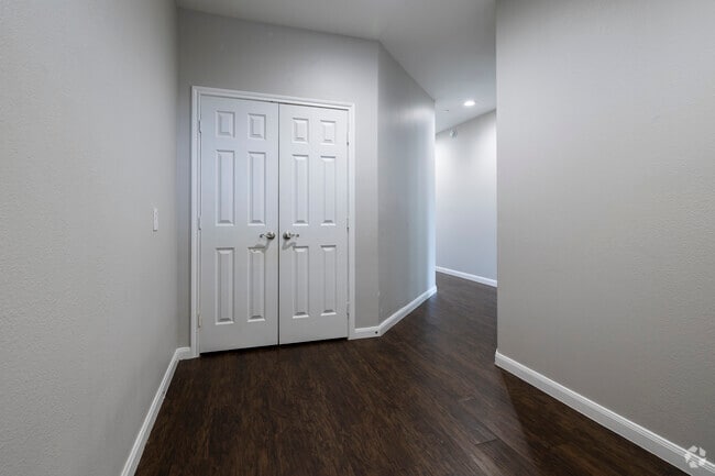 2BR, 2BA - 1159SF - Entryway - The Lofts of Conroe