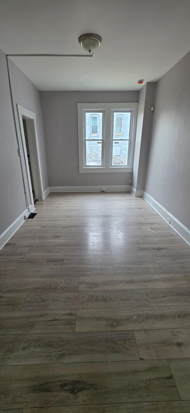 Foto del edificio - 2329 Windsor Ave