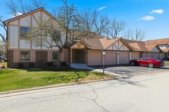 Building Photo - 905 Knottingham Dr