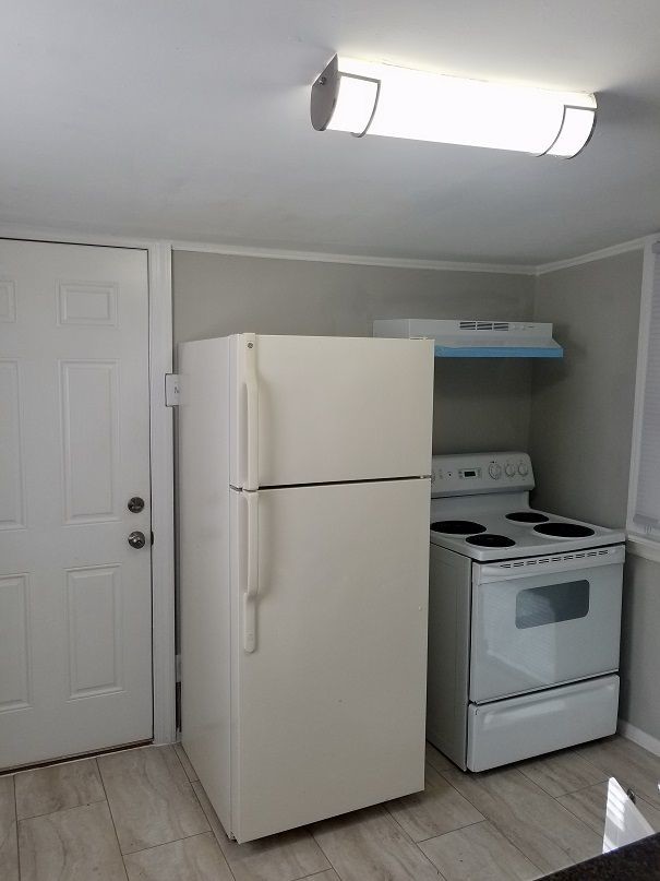 Building Photo - 900 Halsey Ln