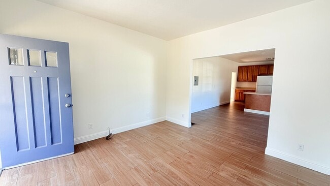 Building Photo - 496 Meek Ave